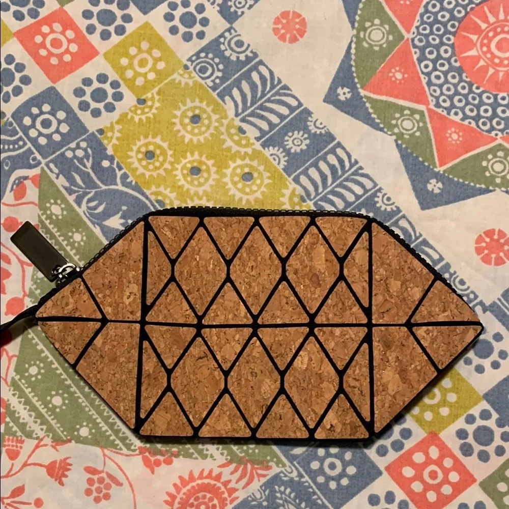 Geometric Cork Wristlet Pouch or Make Up Bag- Collapses Flat for Travel - Picture 4 of 9